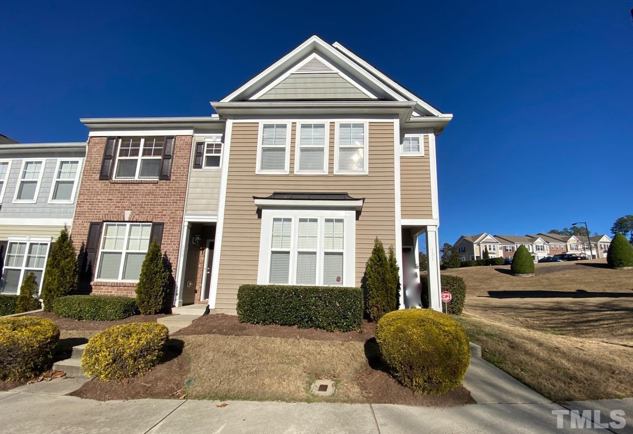 100 Stratford Lakes Drive