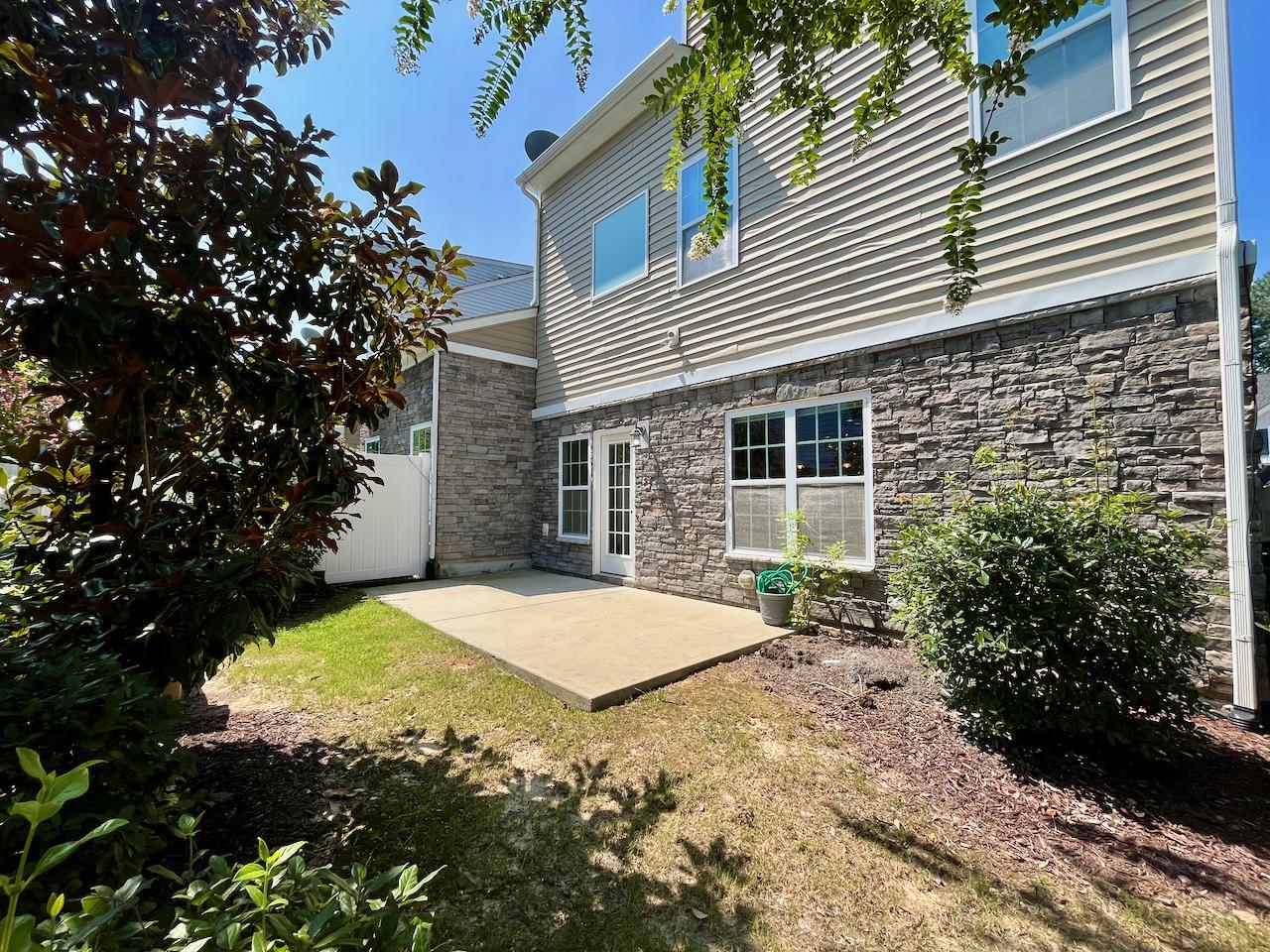 1049 Monmouth Loop