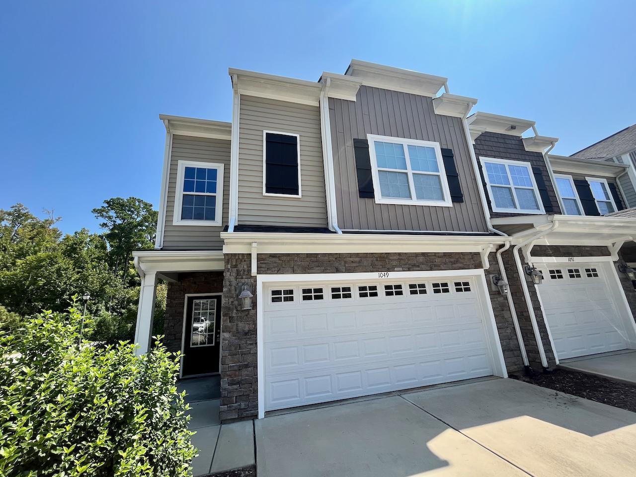 1049 Monmouth Loop