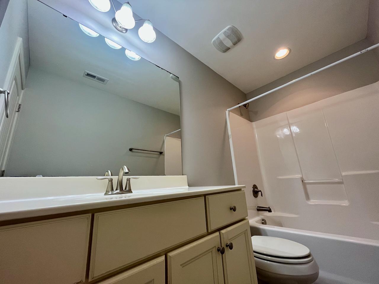 1049 Monmouth Loop