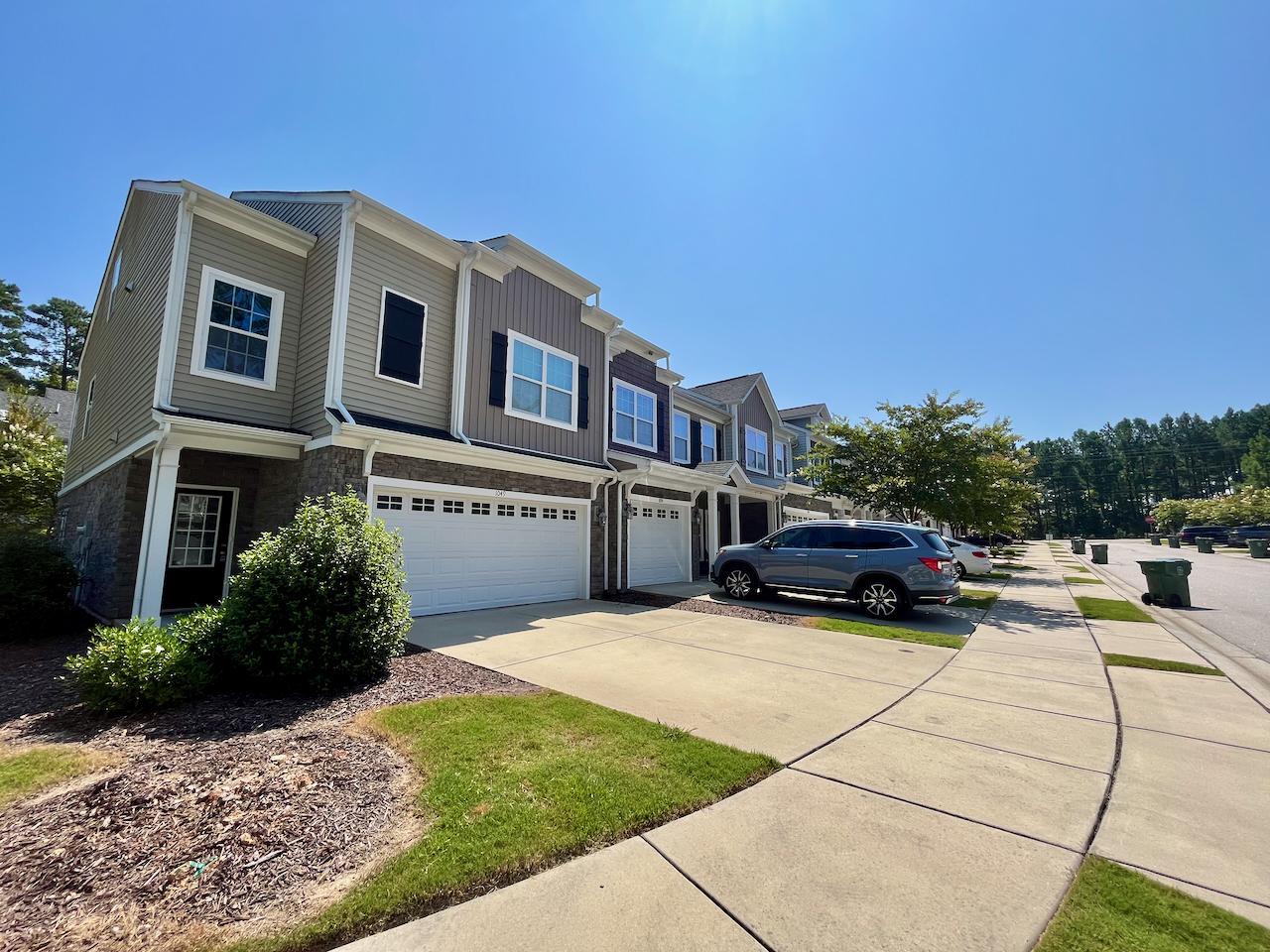 1049 Monmouth Loop