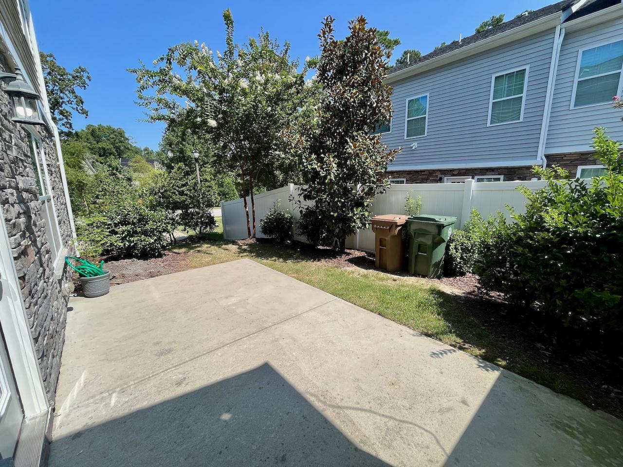 1049 Monmouth Loop