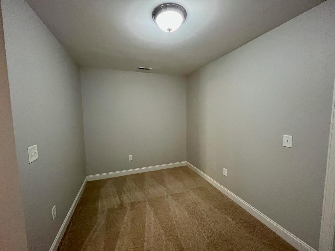 1049 Monmouth Loop