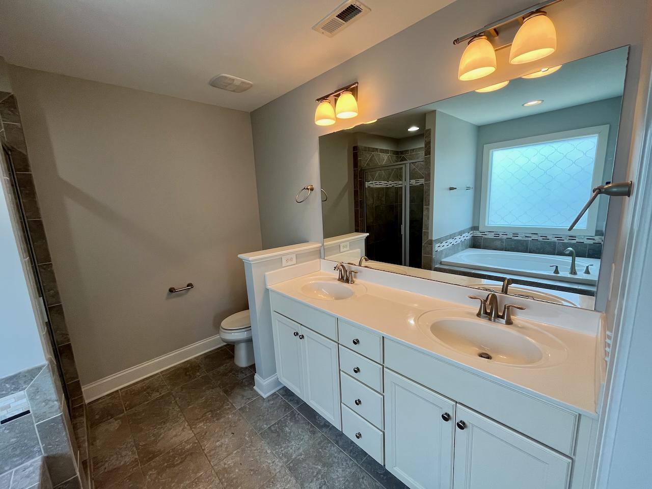1049 Monmouth Loop
