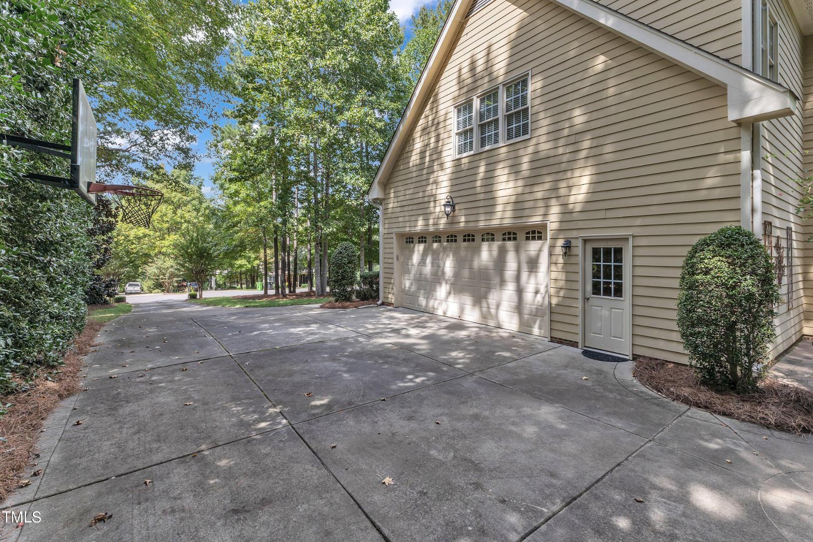 1120 Hawk Hollow Lane