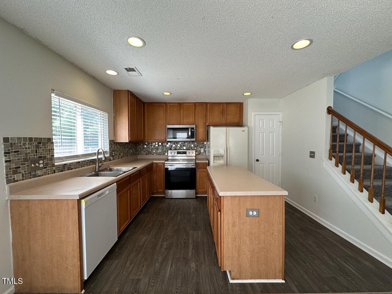 3612 Marshlane Way