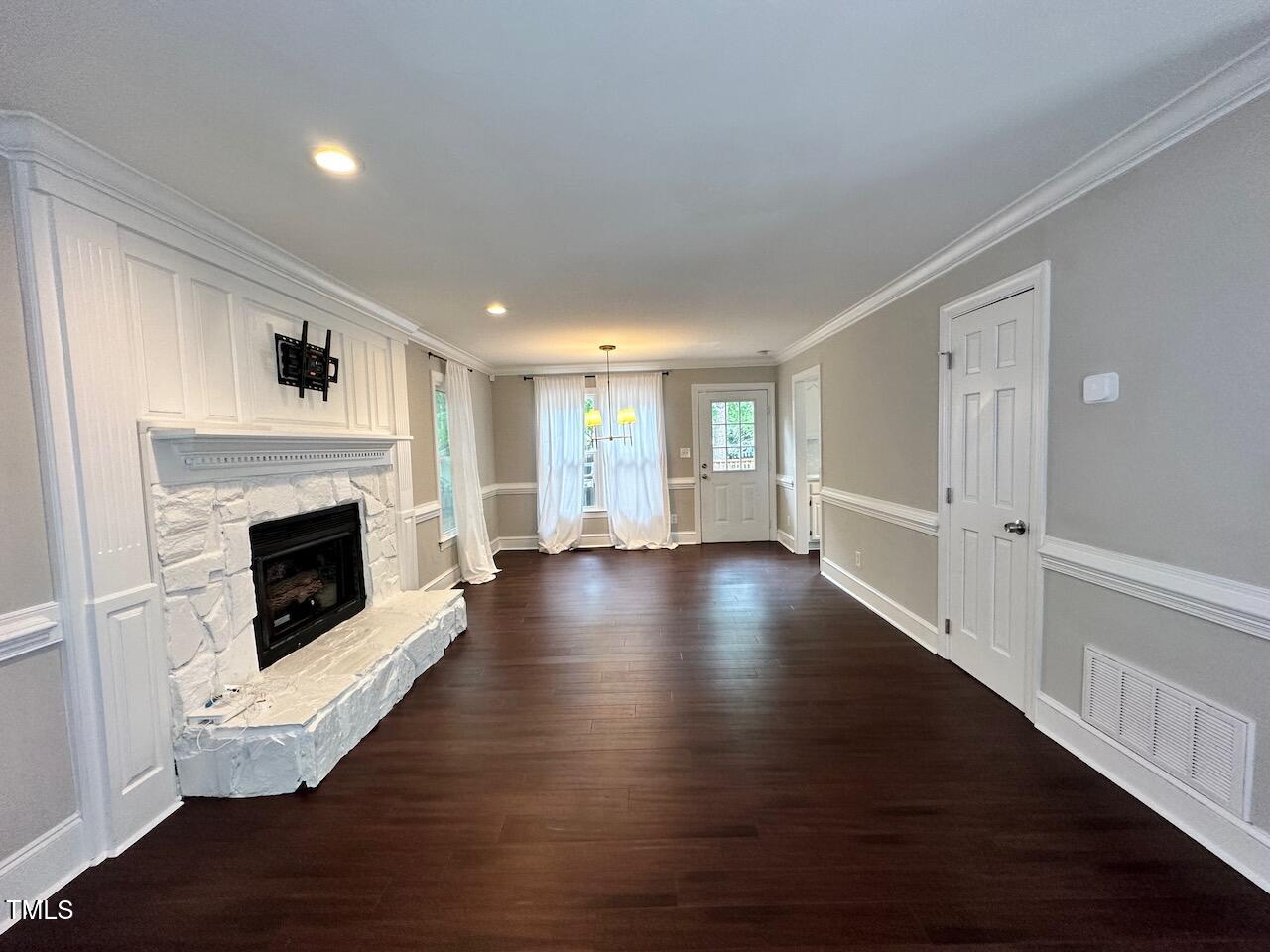 3117 E Folkestone Place