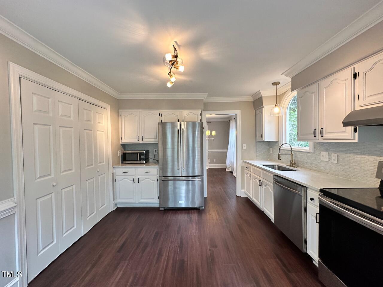 3117 E Folkestone Place