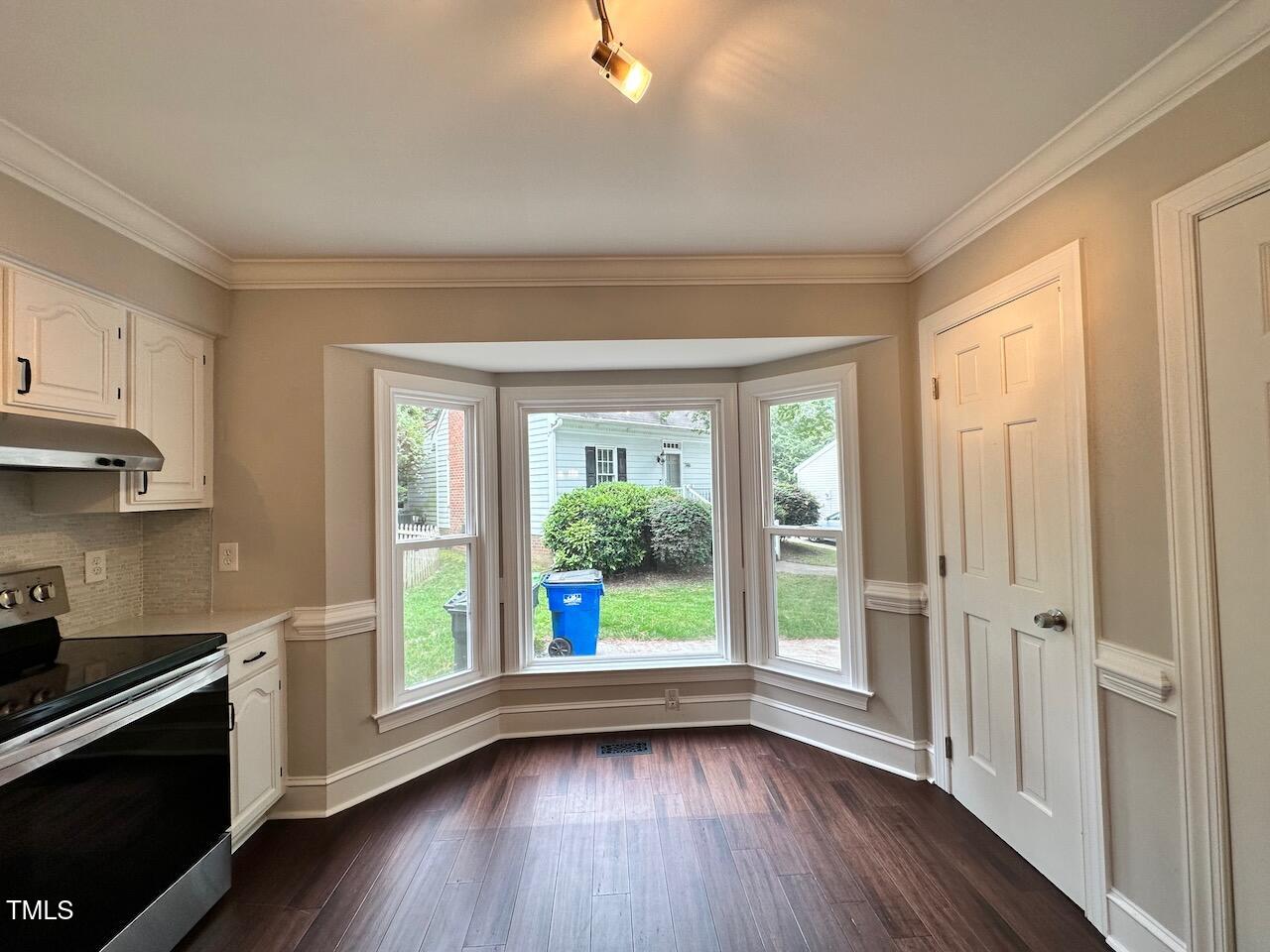 3117 E Folkestone Place