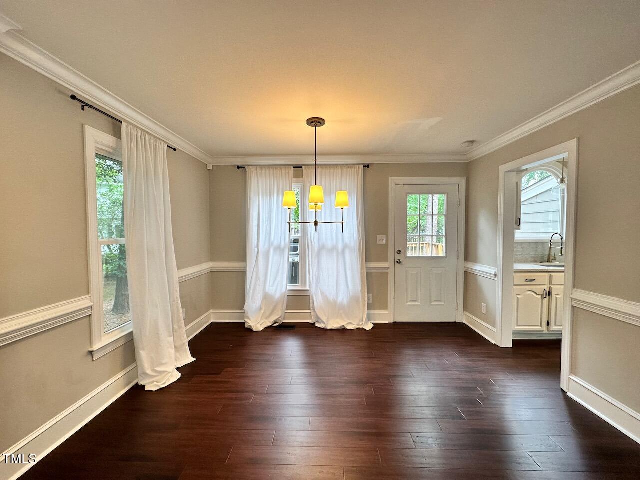 3117 E Folkestone Place