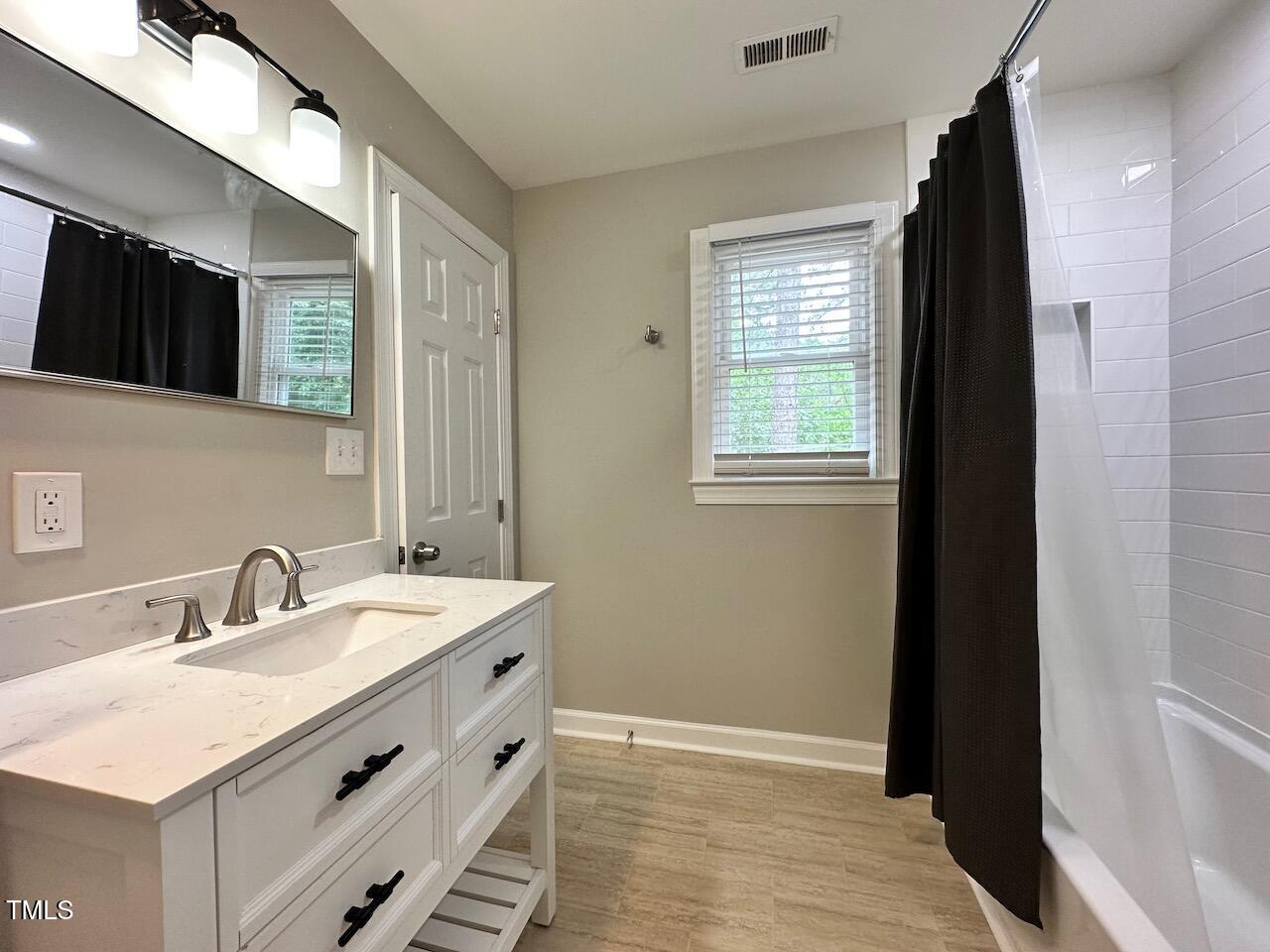 3117 E Folkestone Place