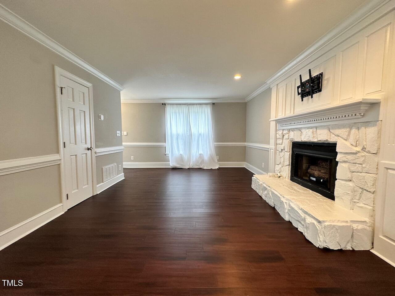 3117 E Folkestone Place