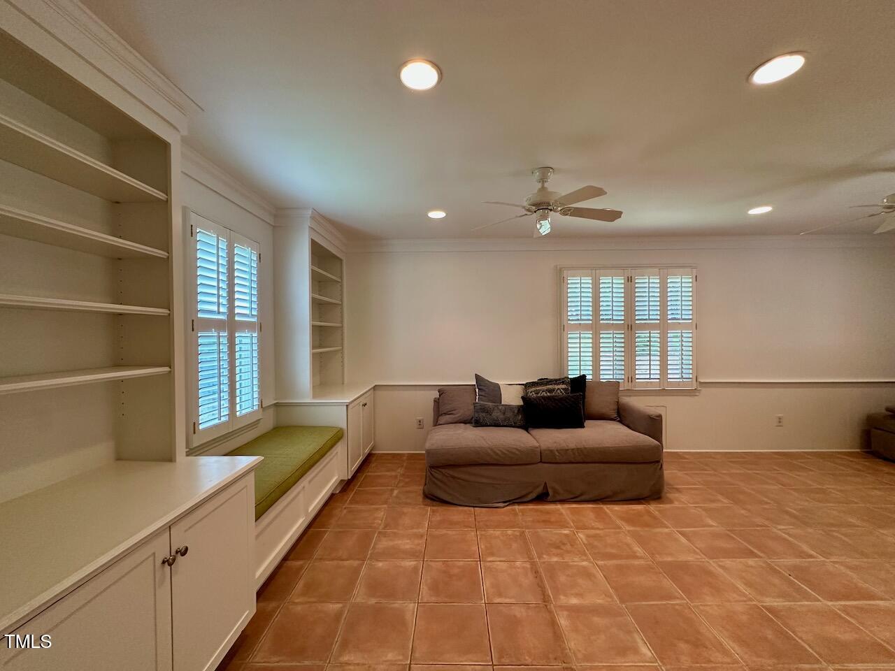 4709 Yadkin Drive