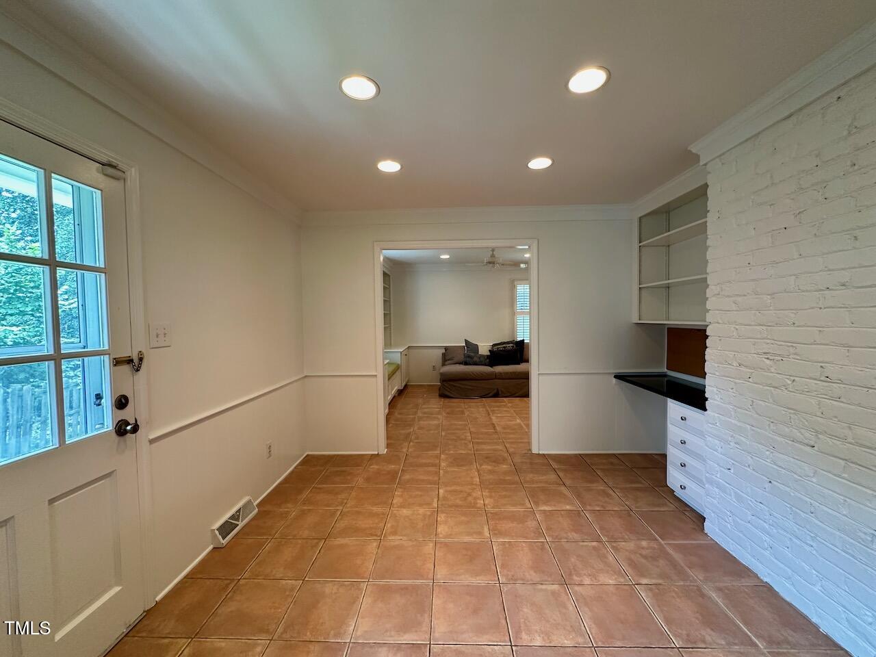 4709 Yadkin Drive