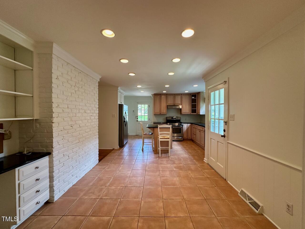 4709 Yadkin Drive