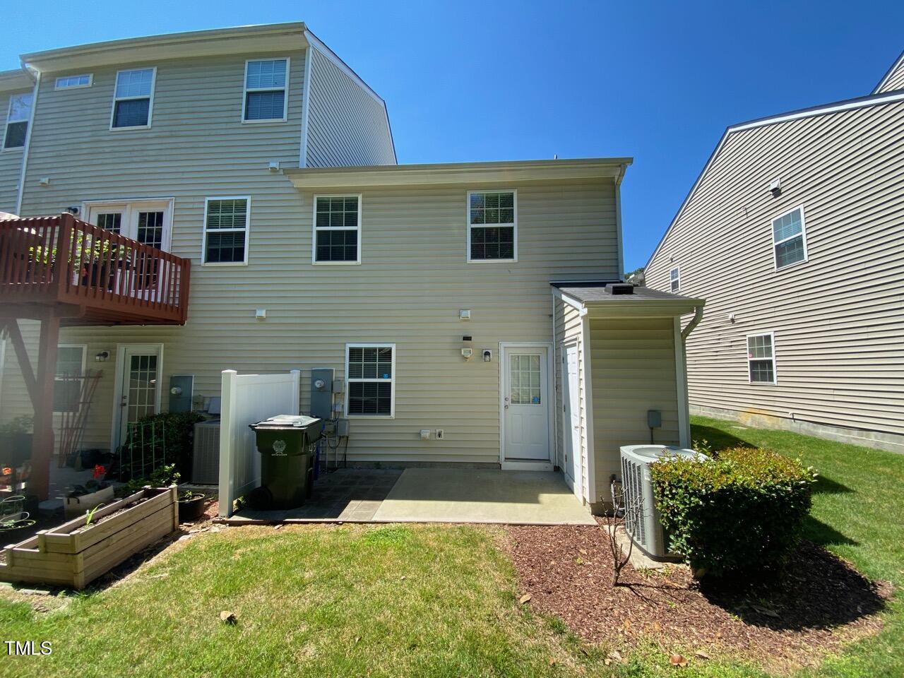 8845 Thornton Town Place