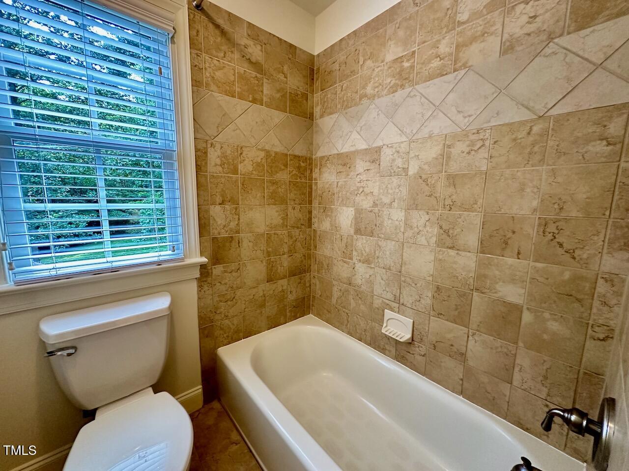 1124 Hawk Hollow Lane