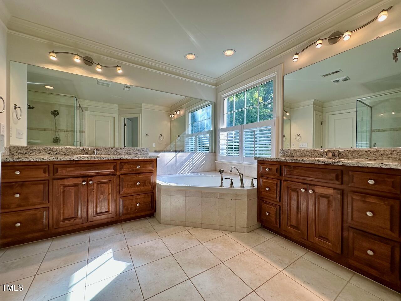 1124 Hawk Hollow Lane