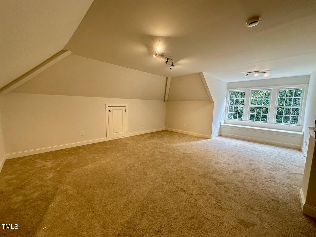 1124 Hawk Hollow Lane