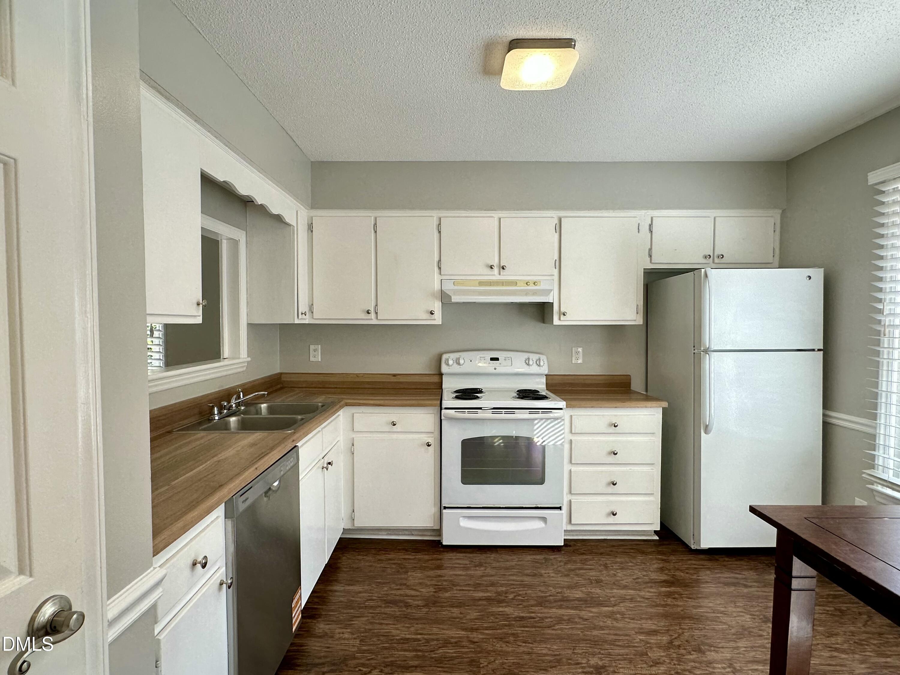 6422 Meadow View Drive