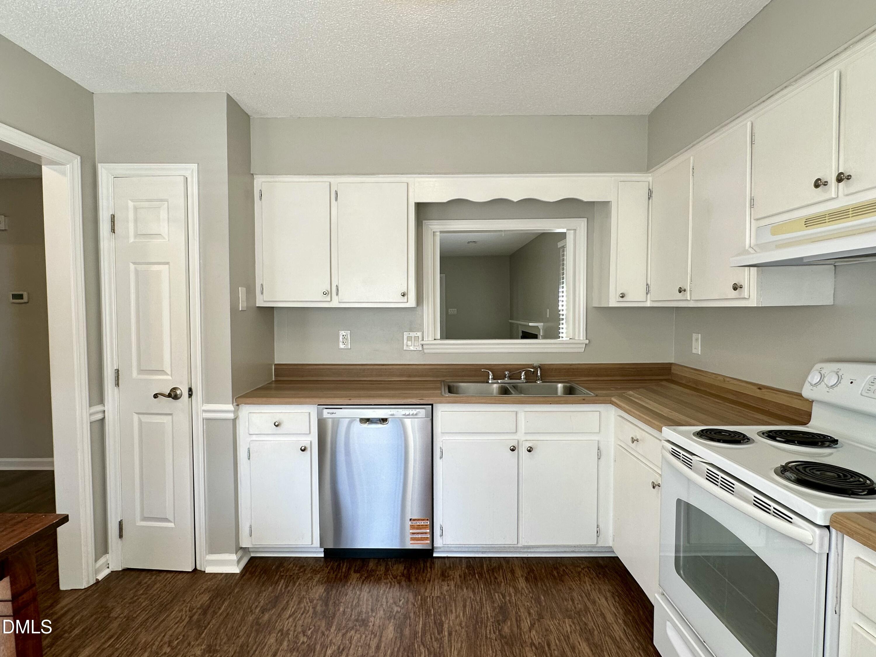 6422 Meadow View Drive