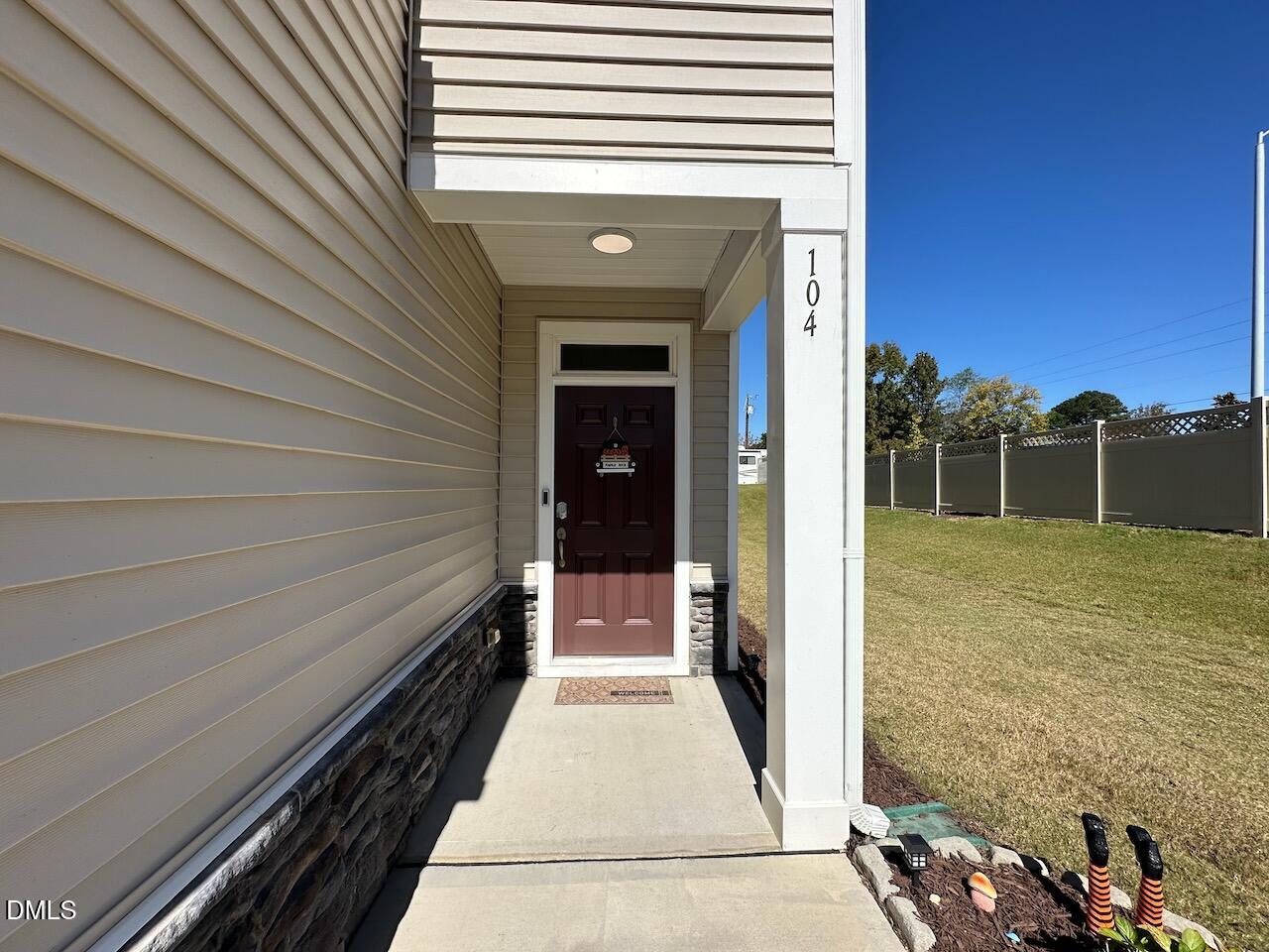 104 Tumbling Rock Way, Garner