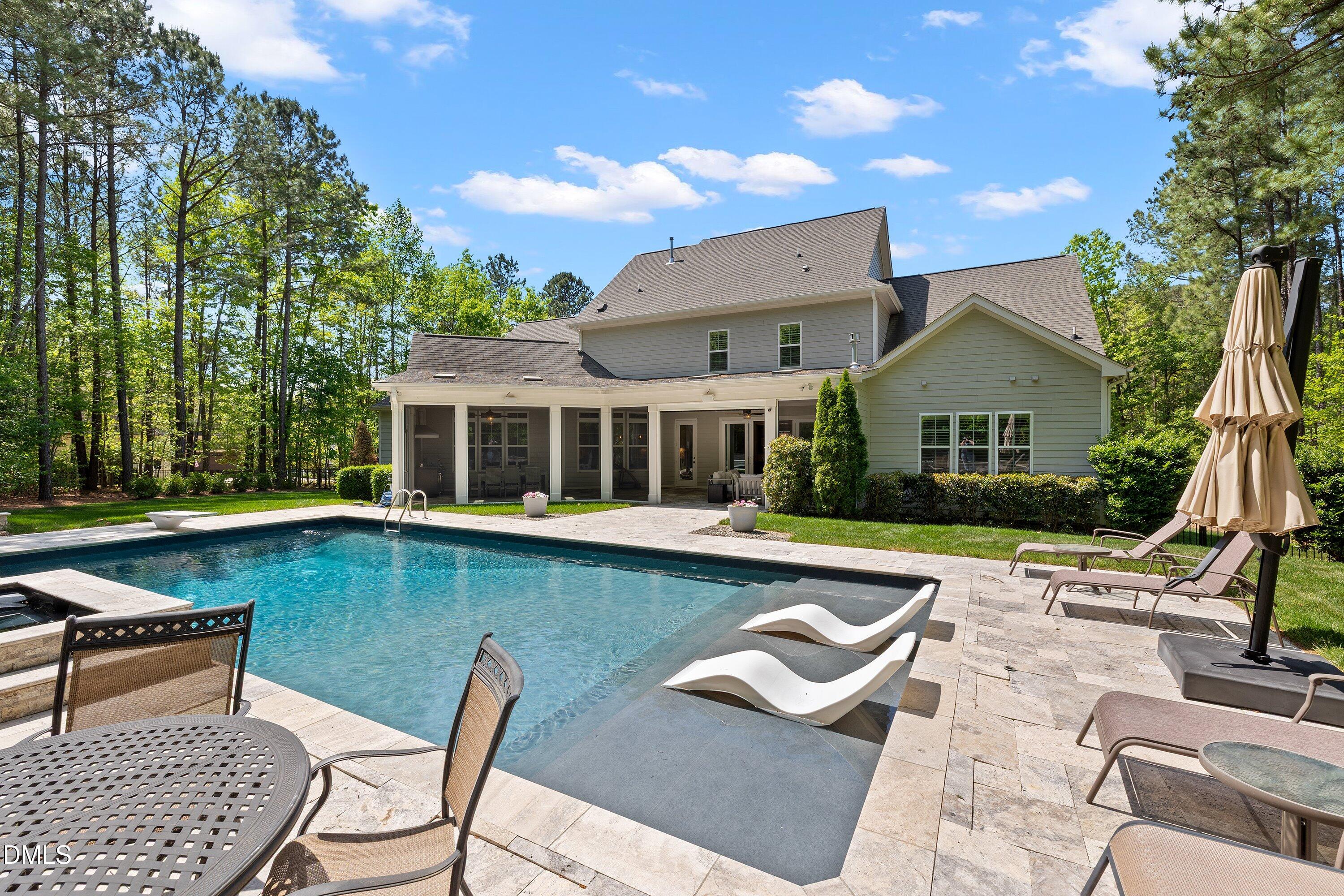 1536 Rock Dove Way