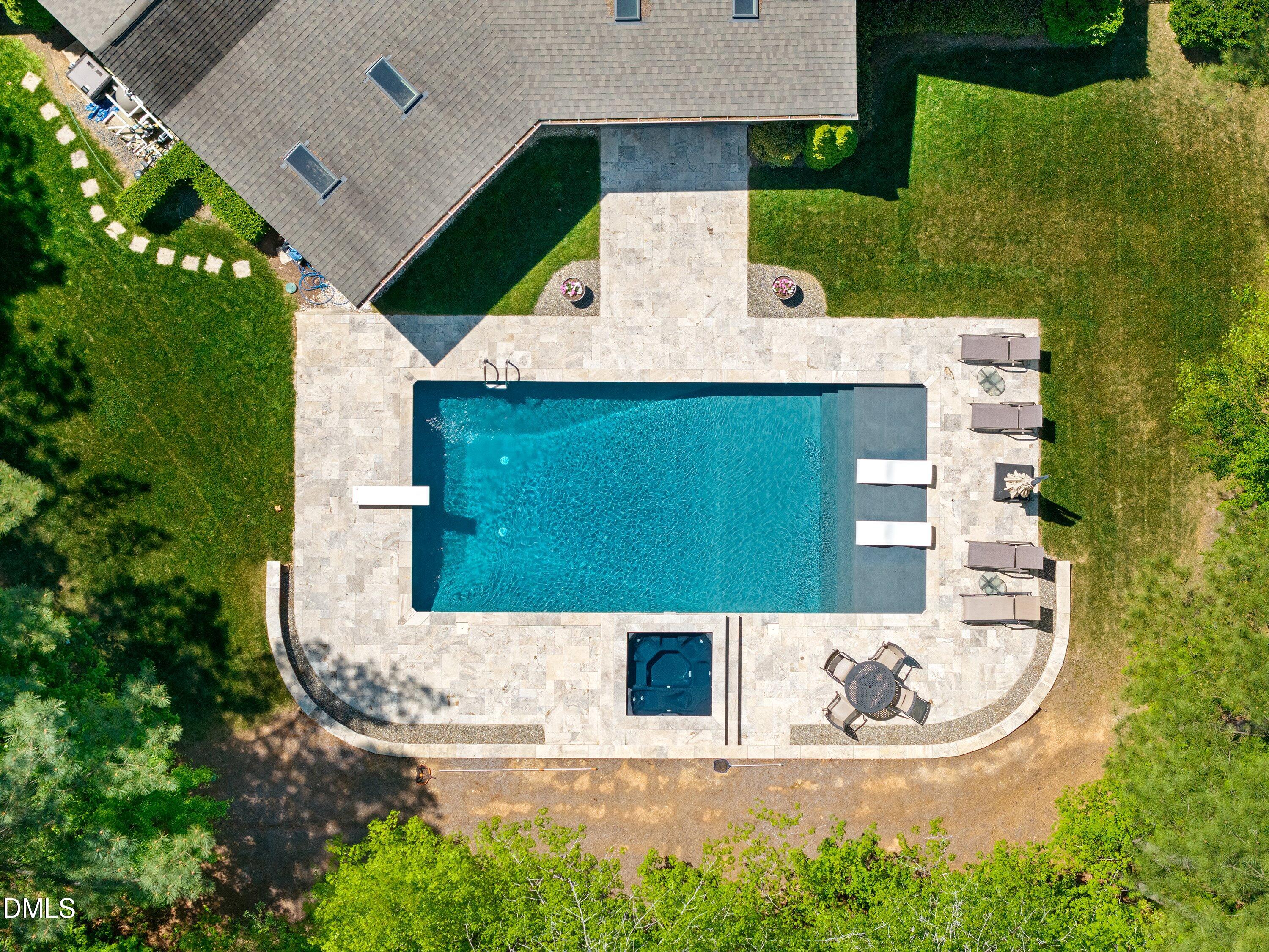 1536 Rock Dove Way