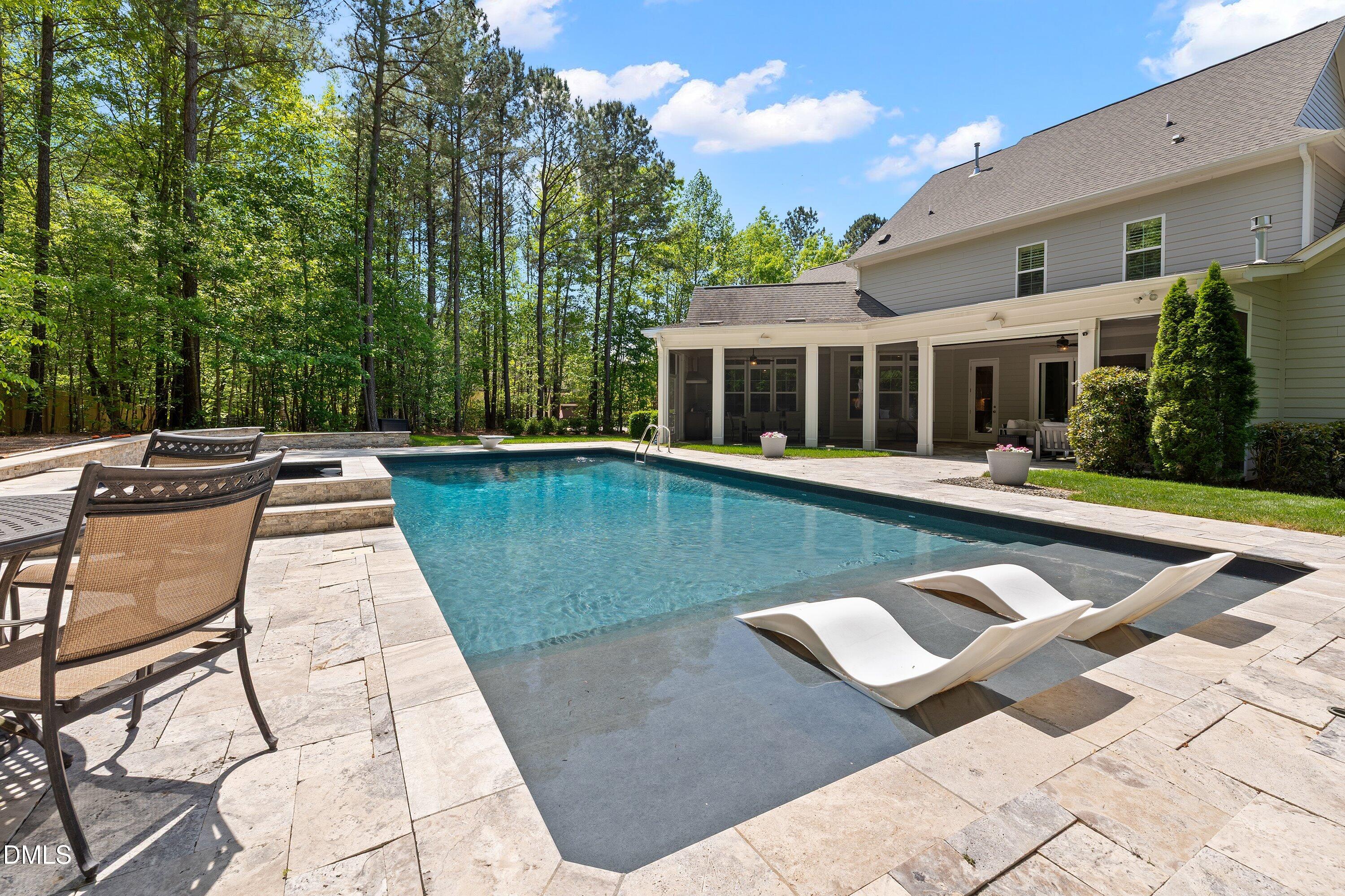 1536 Rock Dove Way