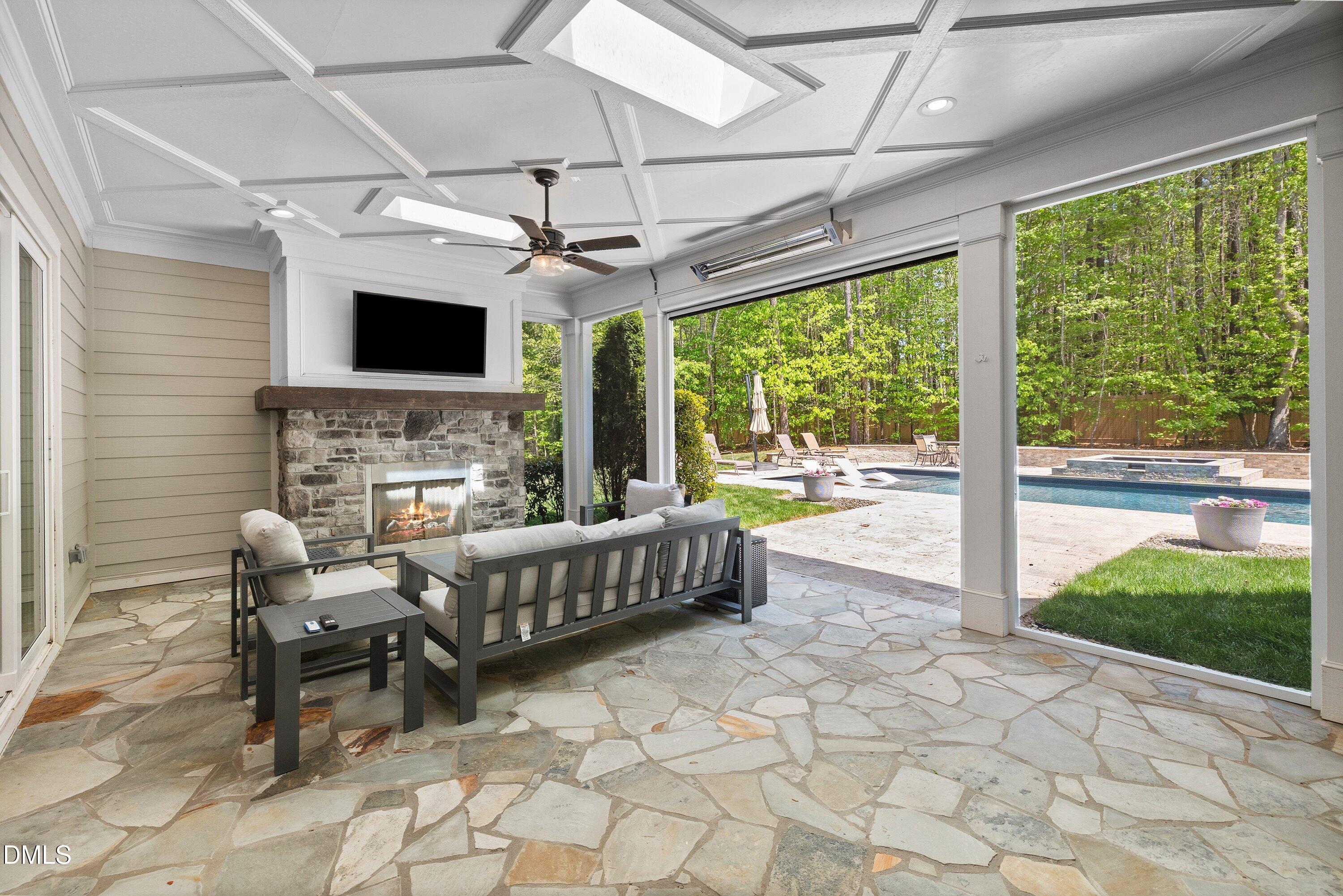 1536 Rock Dove Way