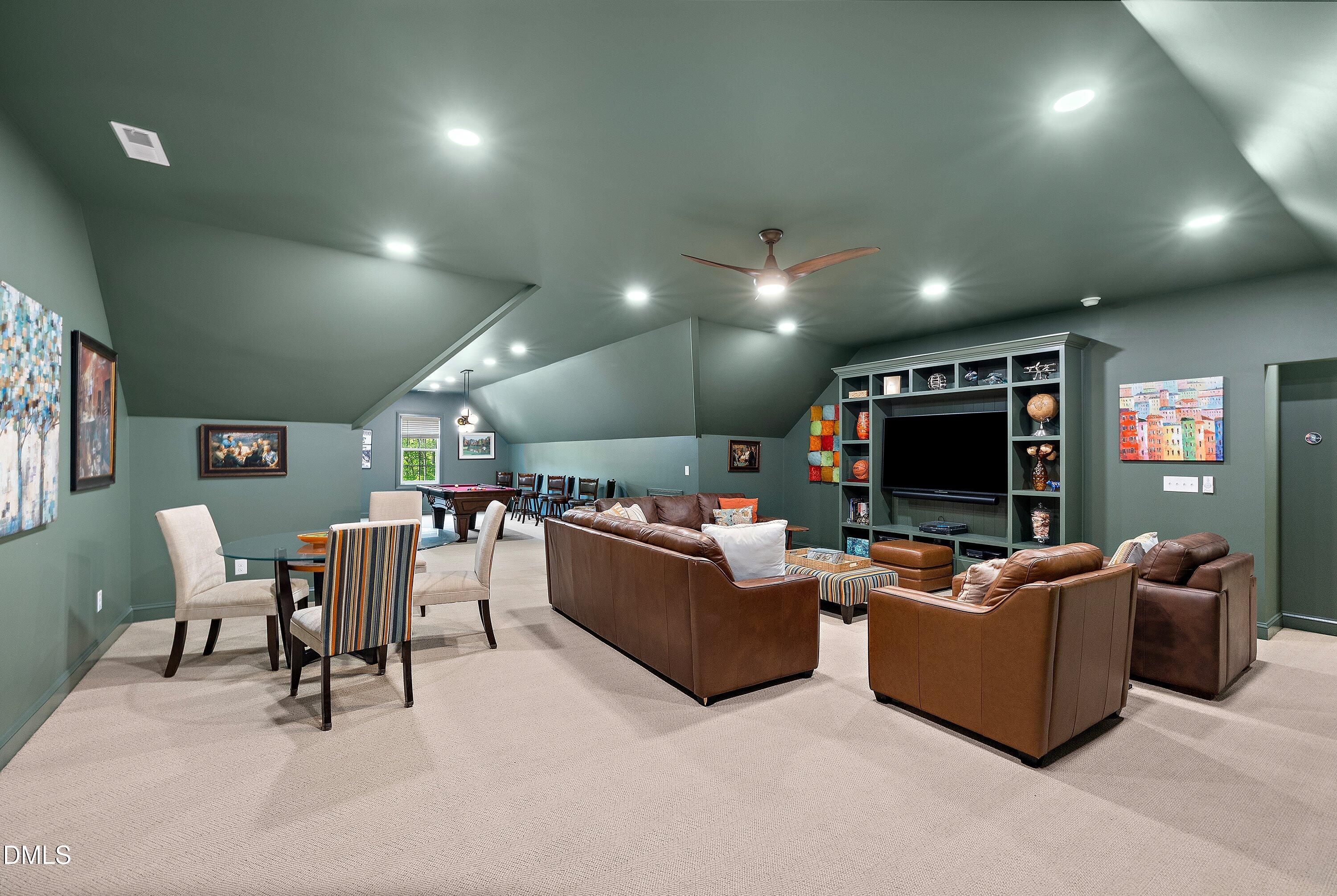 1536 Rock Dove Way