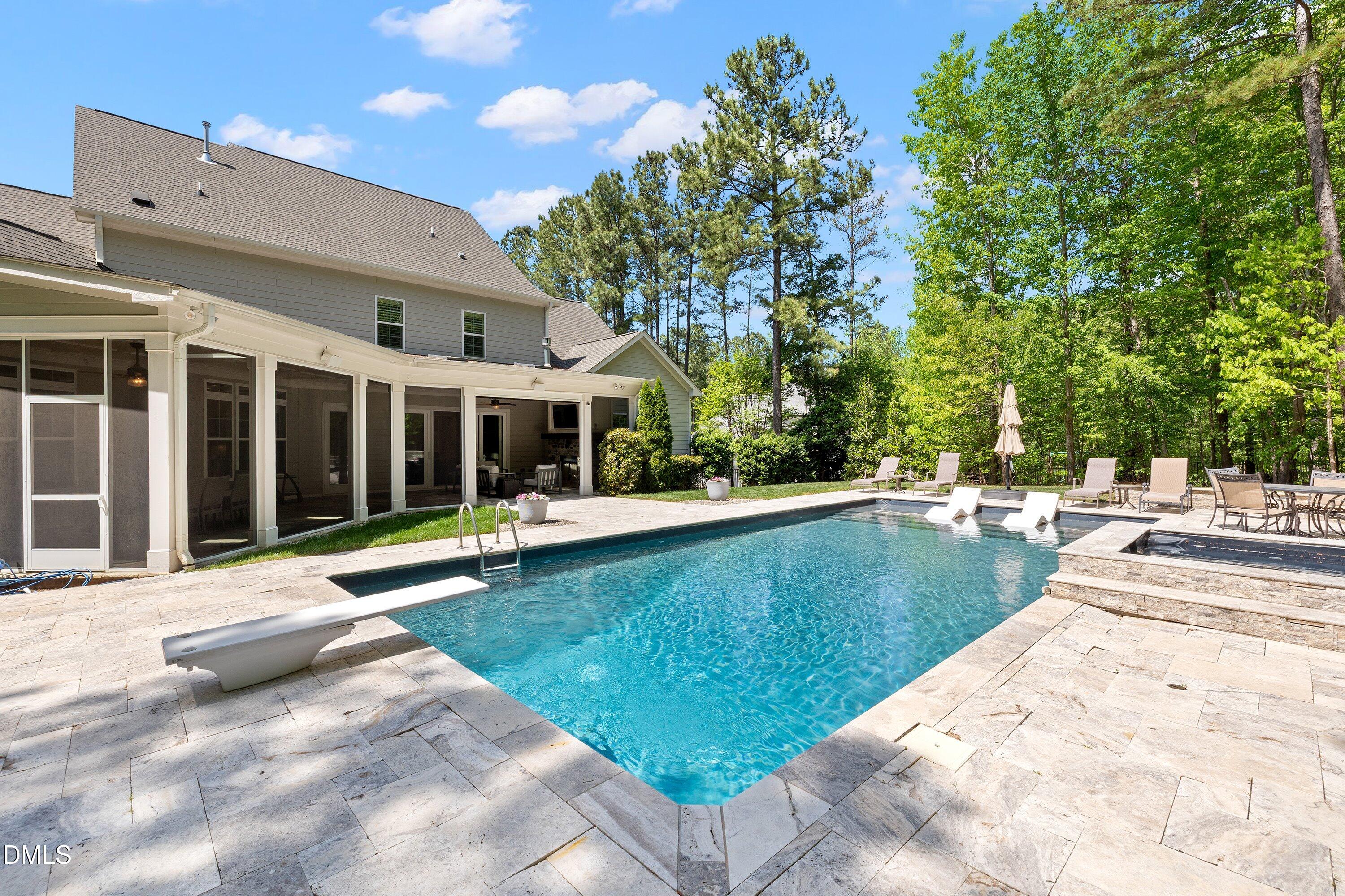 1536 Rock Dove Way