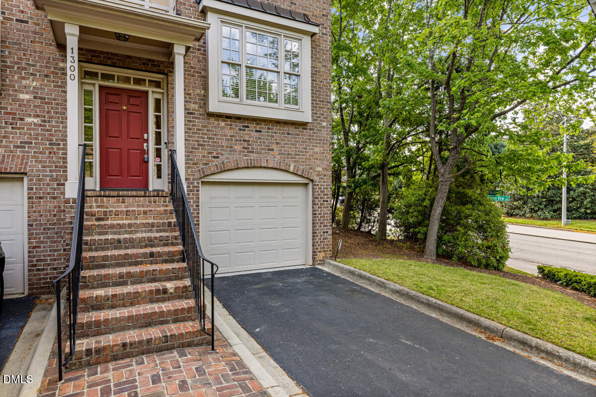 1300 Cameron View Court
