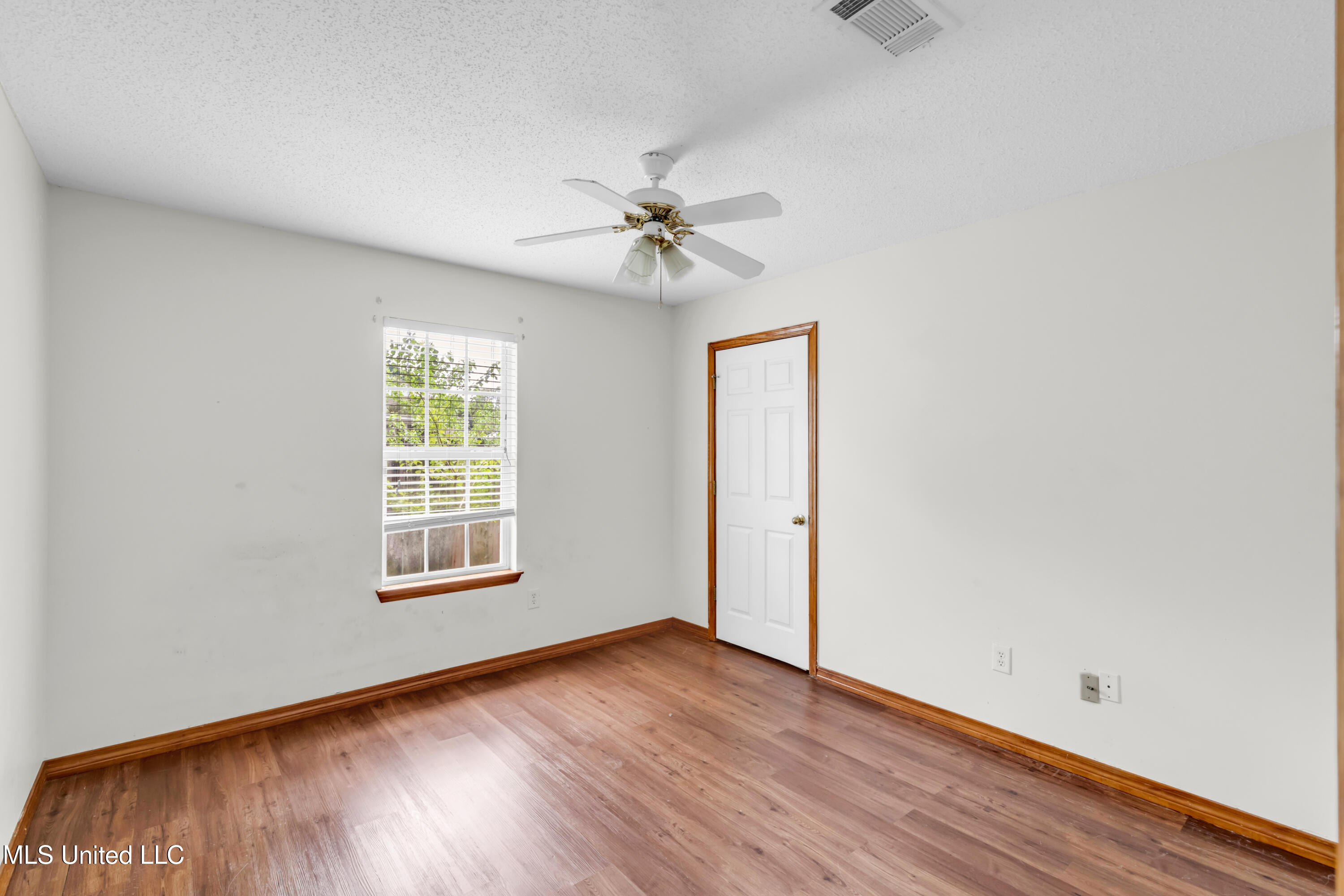 3201 Beachview Drive