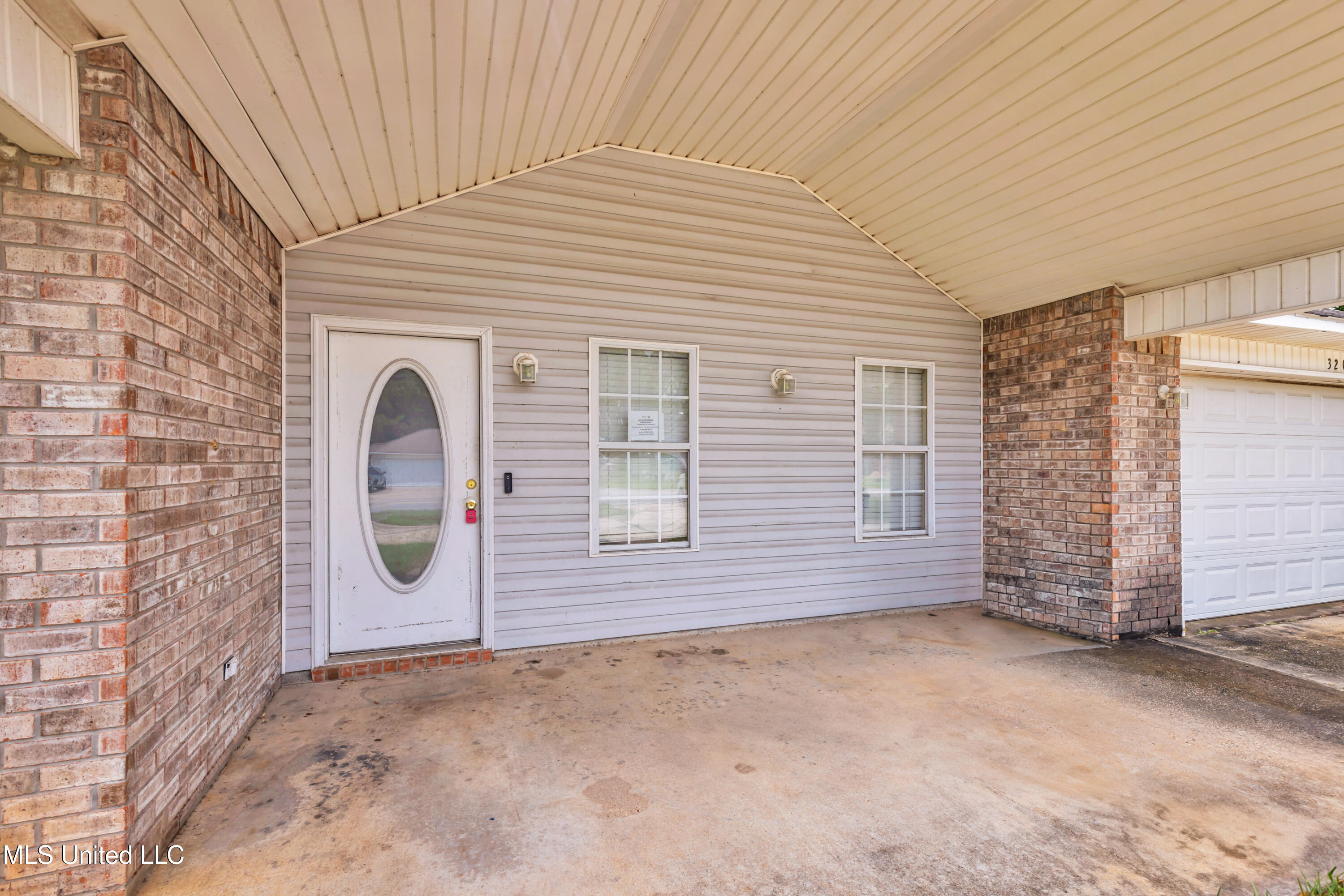 3201 Beachview Drive