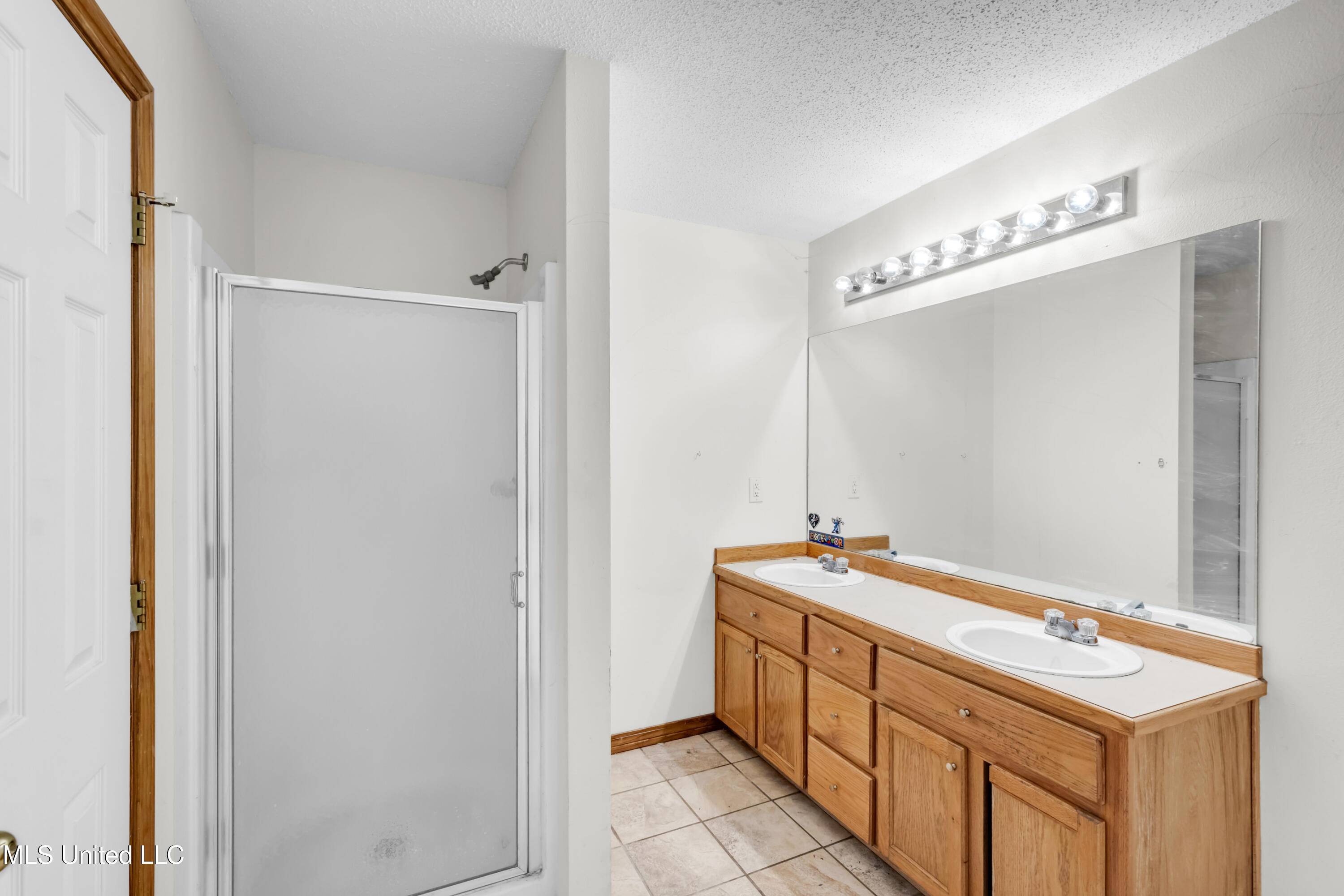 3201 Beachview Drive