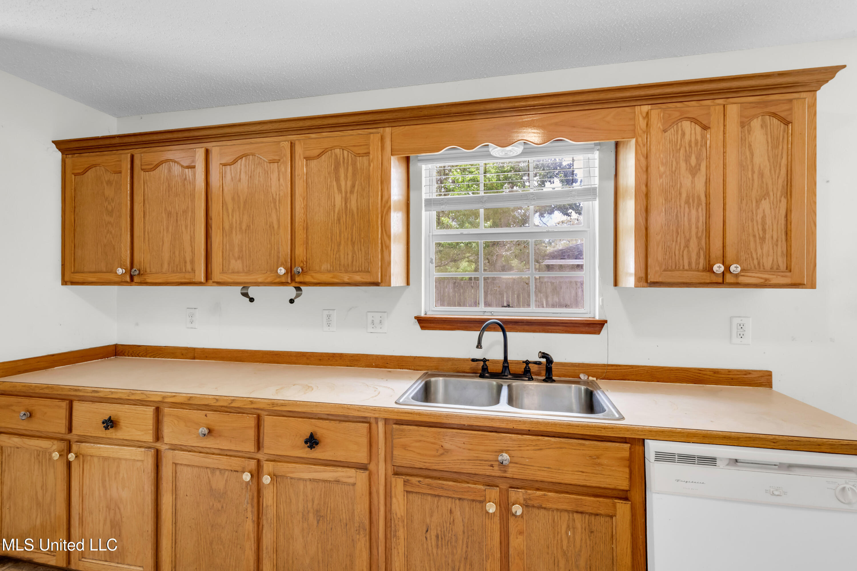 3201 Beachview Drive