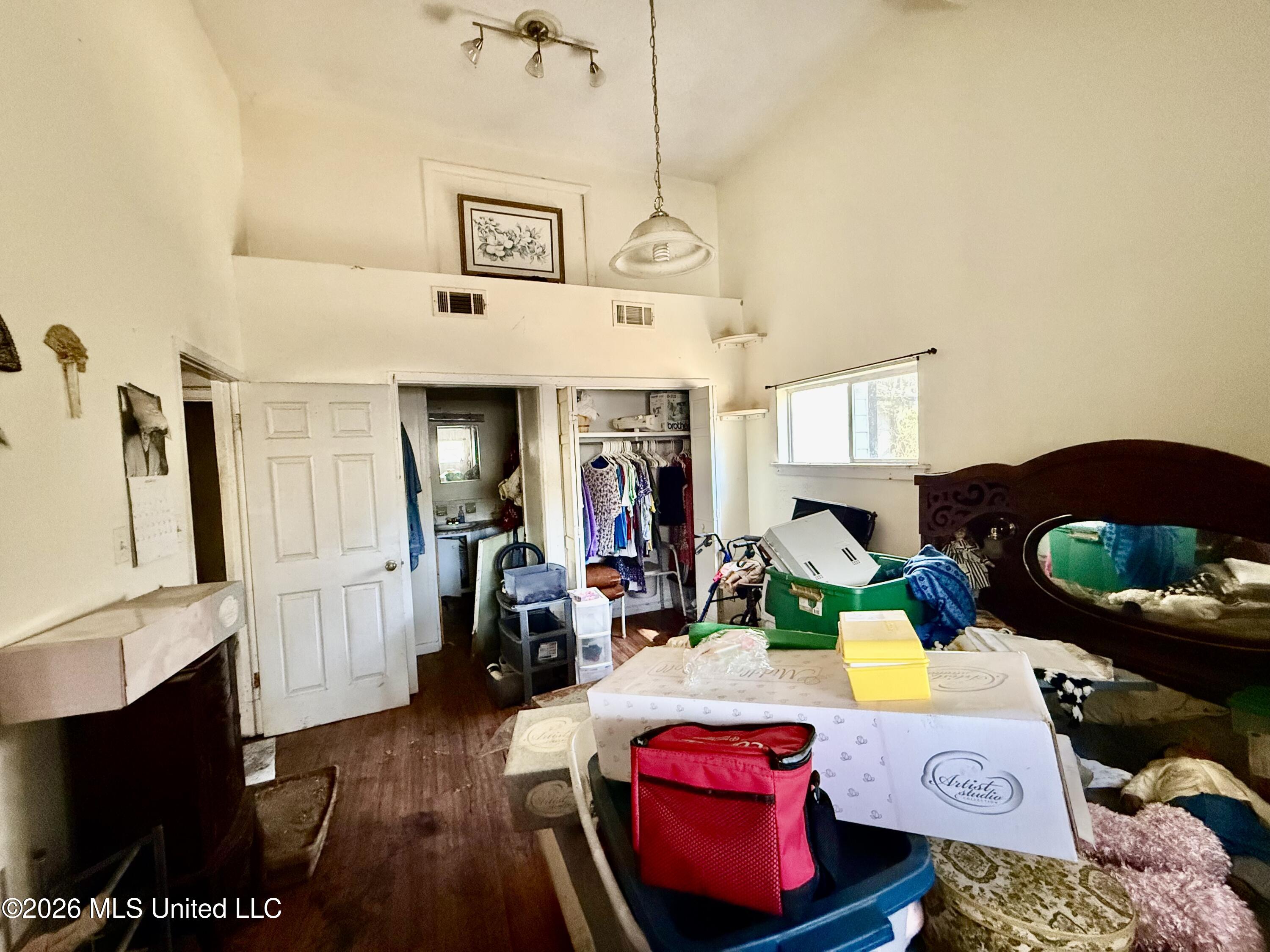 2112 Laurel Glen Road