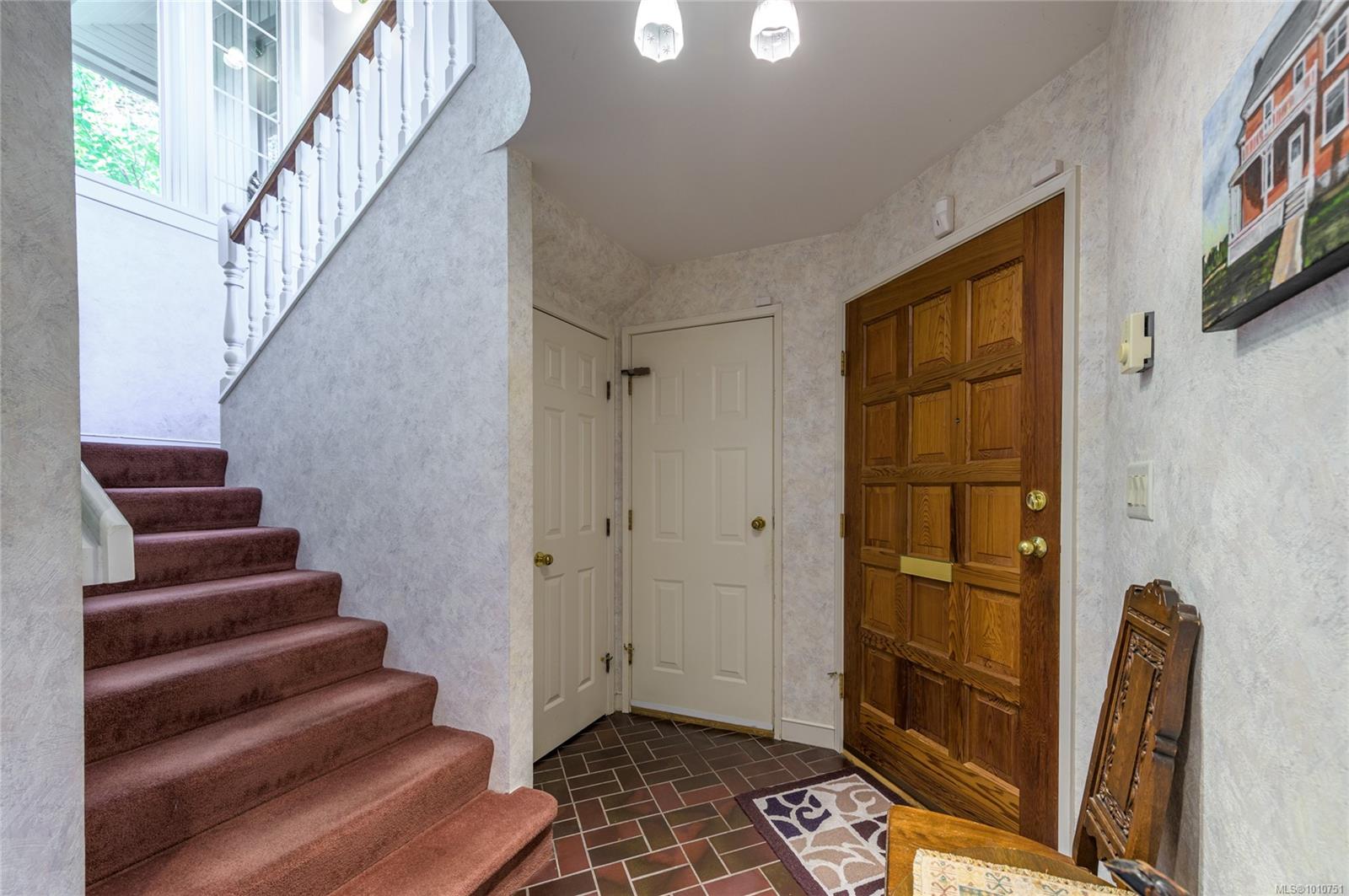8742 Pender Park Dr