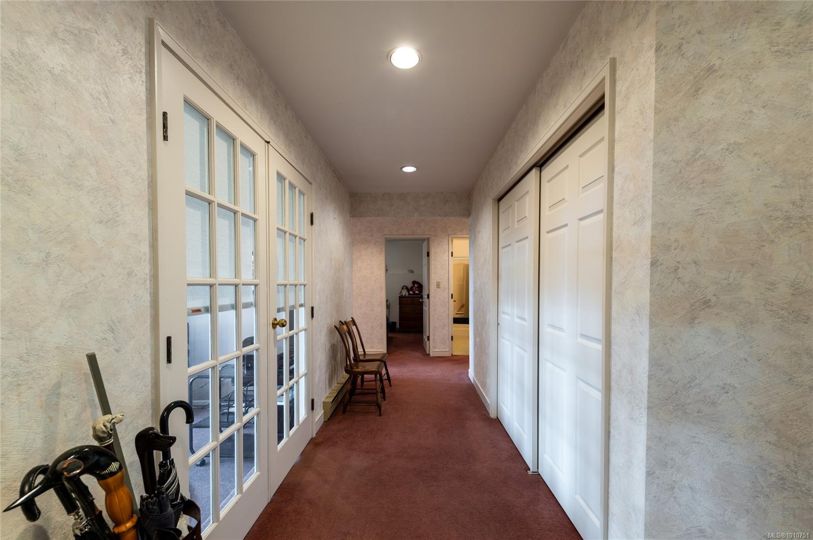 8742 Pender Park Dr