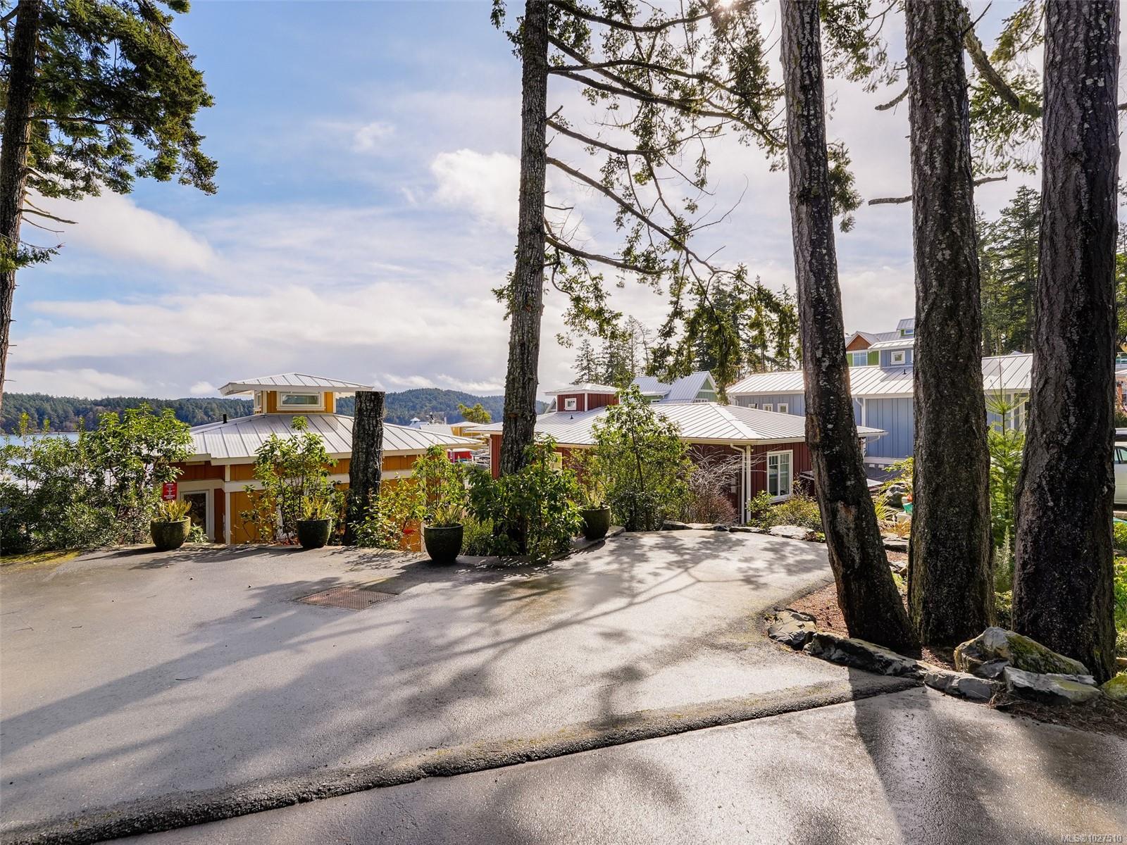 125 Hilltop Cres