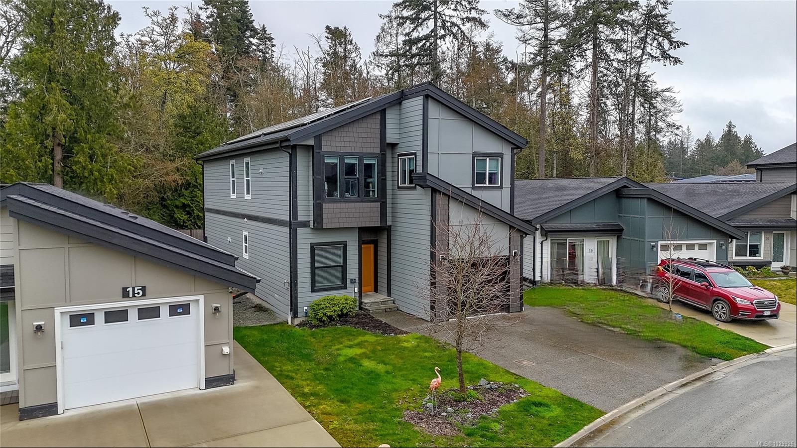 17 Saanich Ridge Dr