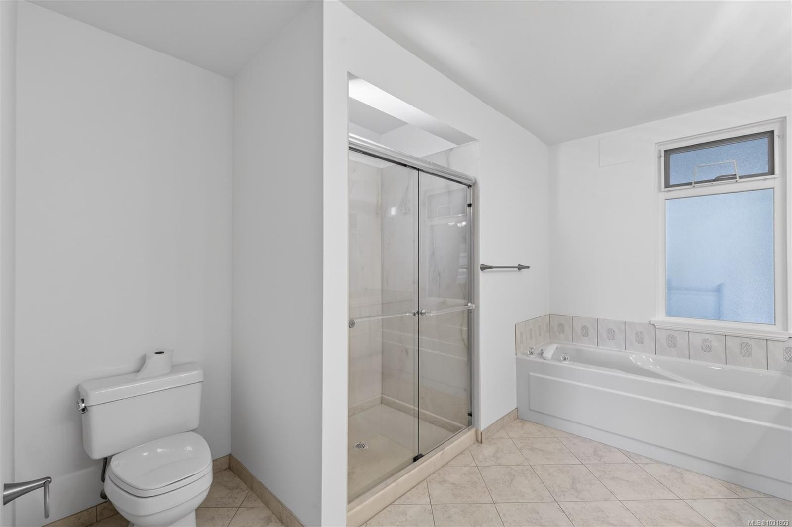 5110 Cordova Bay Rd # 206