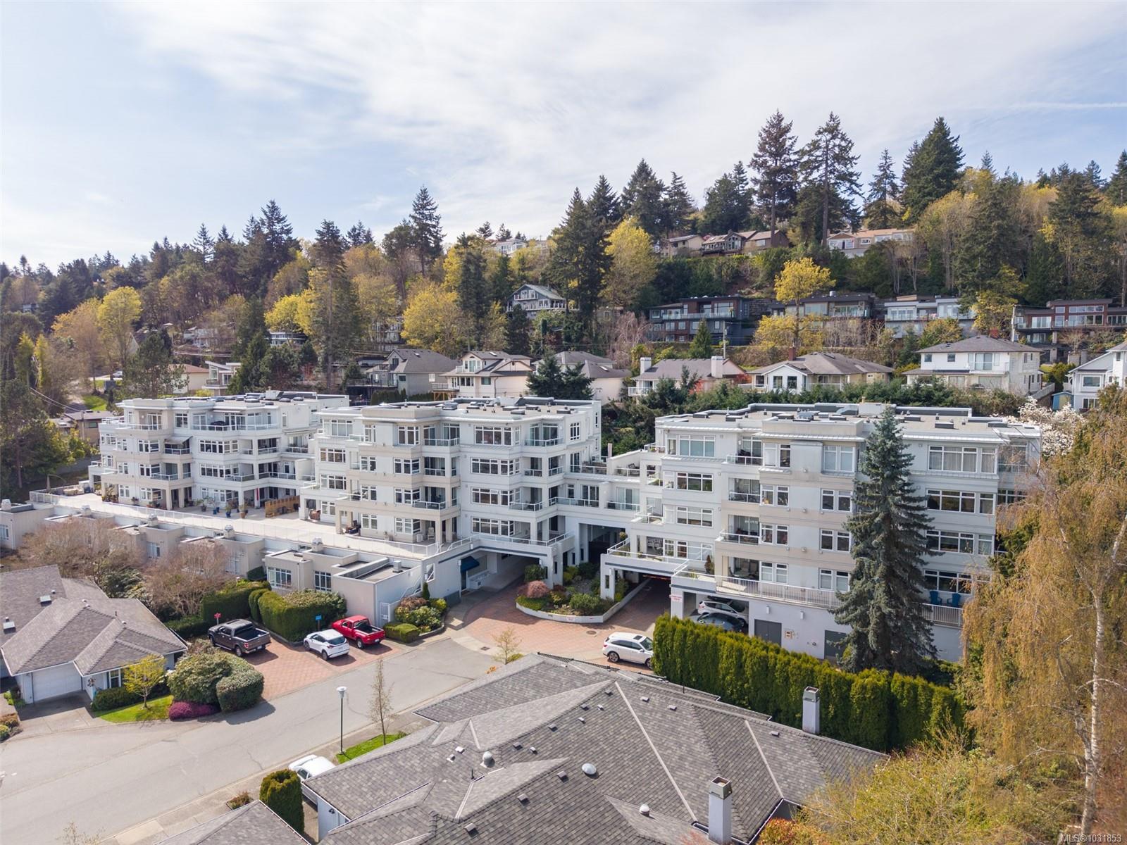 5110 Cordova Bay Rd # 206