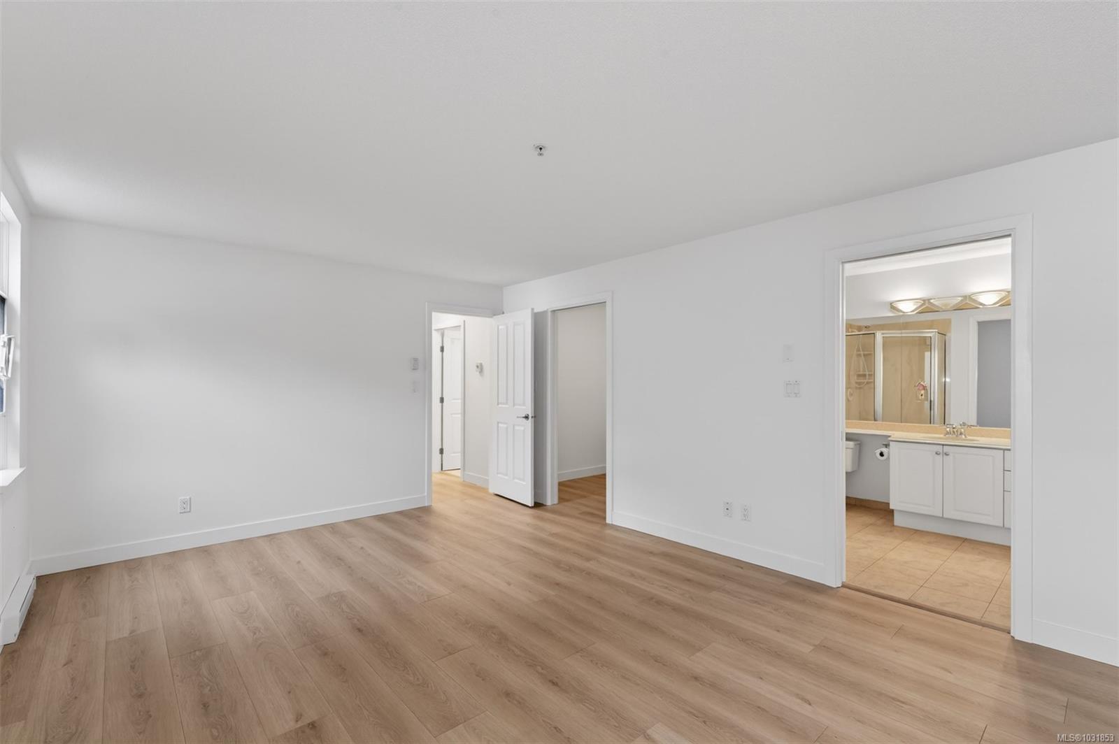 5110 Cordova Bay Rd # 206