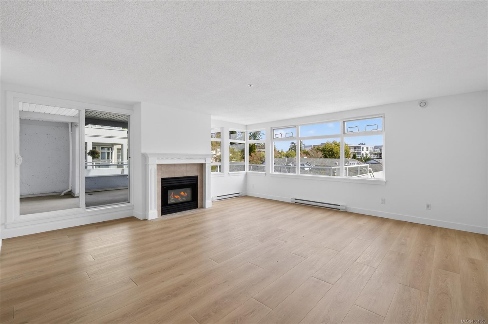 5110 Cordova Bay Rd # 206