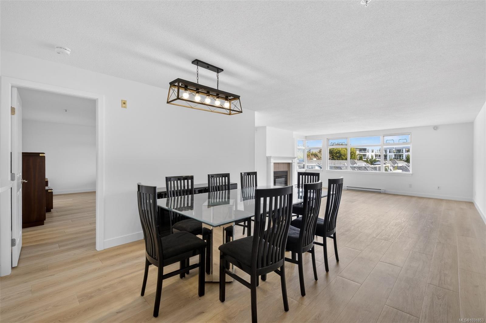 5110 Cordova Bay Rd # 206