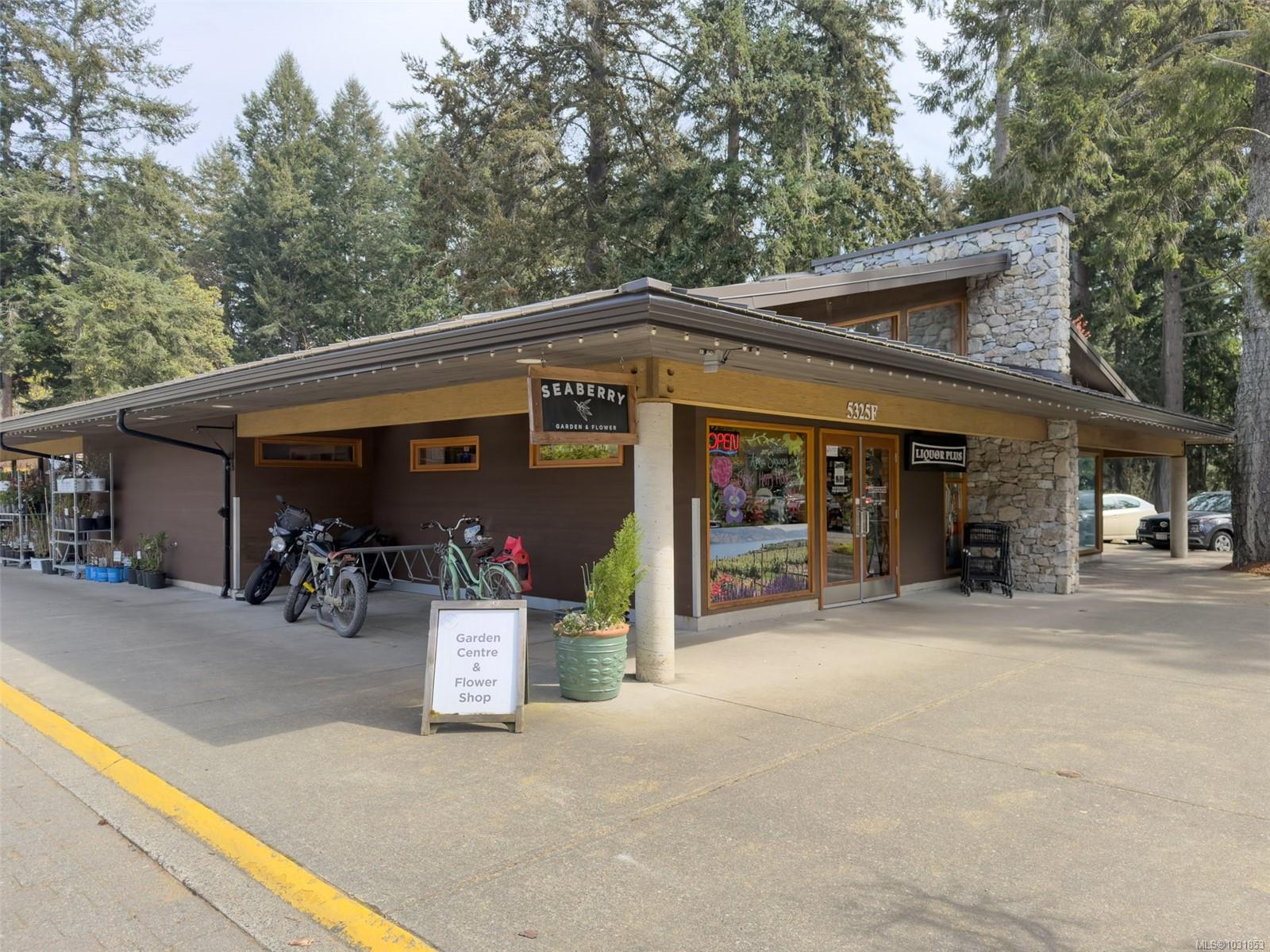 5110 Cordova Bay Rd # 206