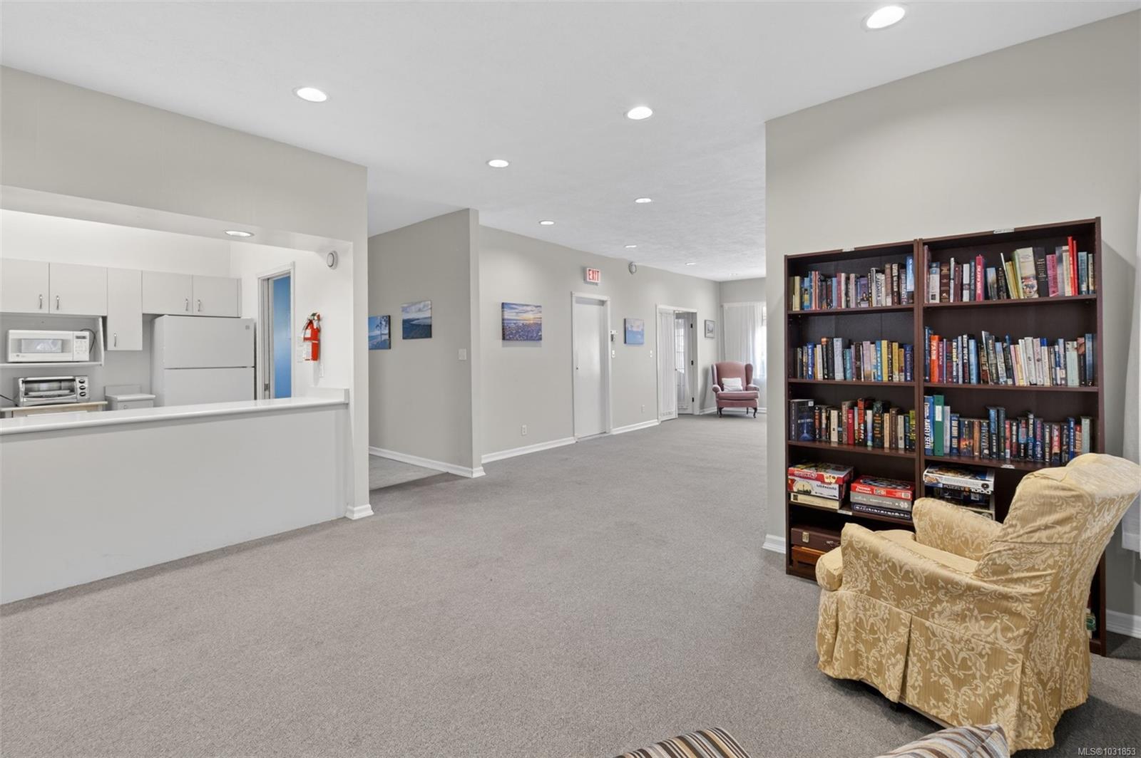 5110 Cordova Bay Rd # 206