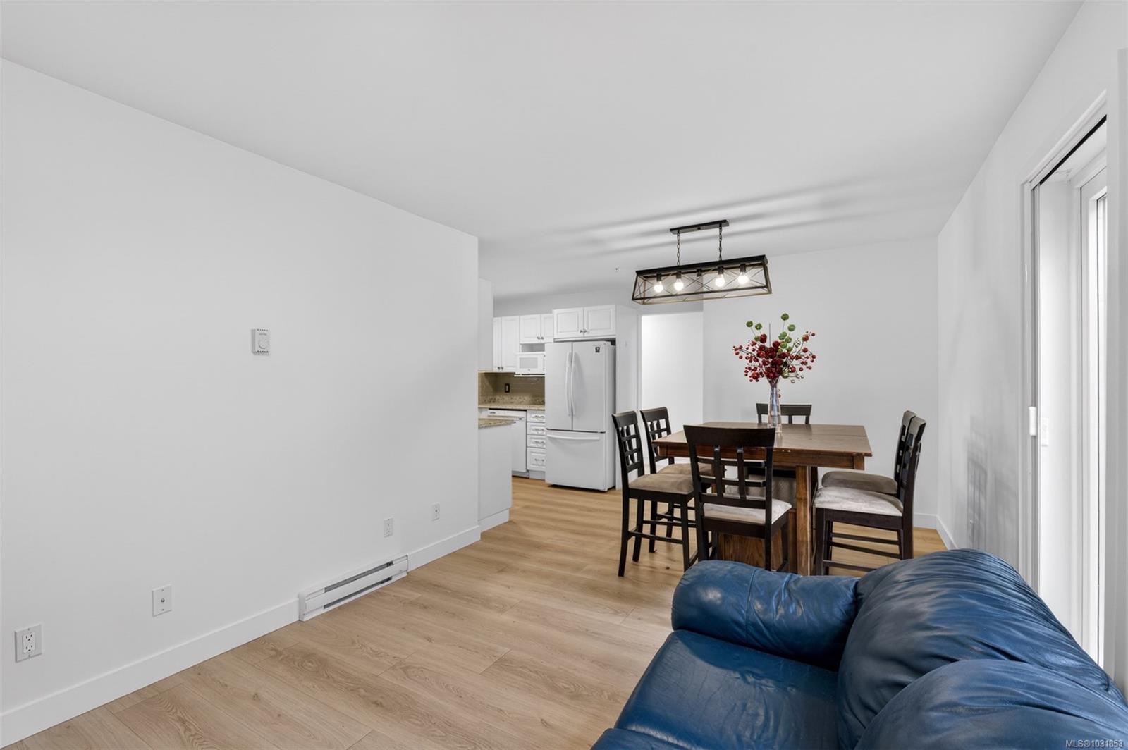 5110 Cordova Bay Rd # 206